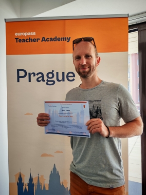 Az oklevéllel